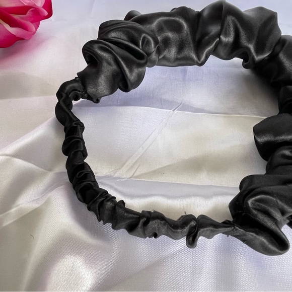 Black Satin Headband wrap scrunched For Women Pleated design - Picture 2 of 12